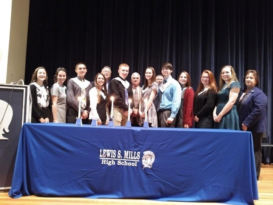 Principal Pamela Lazaroski, far right, poses for a group picture with students from the National Honor Society. Photo courtesy of Stephanie Cowger
