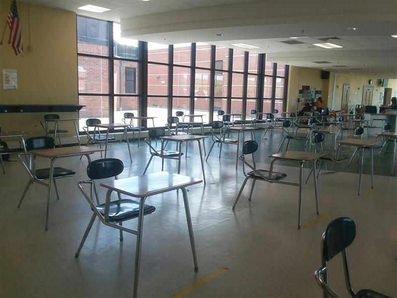 Cafeteria+desks+are+spaced+out+six+feet+apart+from+each+other%2C+a+stark+difference+from+the+tables+and+seats+seen+in+previous+years.